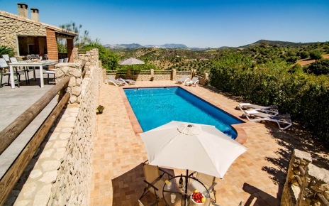 Piscina vista desde terrazas